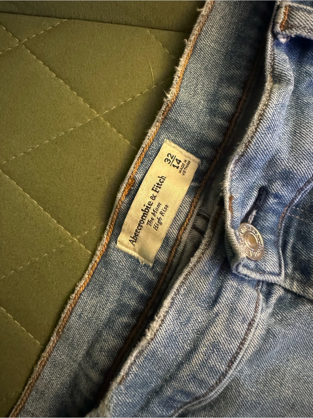 Abercrombie & Fitch Light Wash Denim Jeans - Light Blue Mom Jean